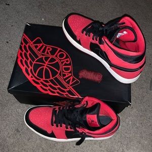 Jordan 1 Mid Bred (2013)